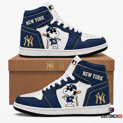 New York Yankees - Snoopy MLB 30-Team Fan Canvas High Top Sneakers (Snoopy baseball fan canvas high top sneakers)